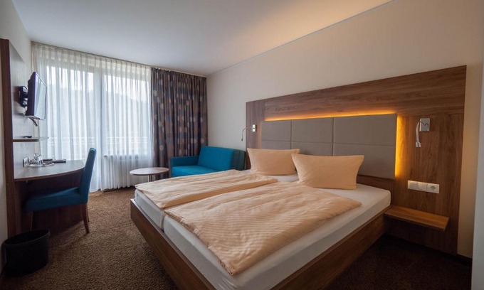 Pellenz Hotel | Hotel Villa am Rhein