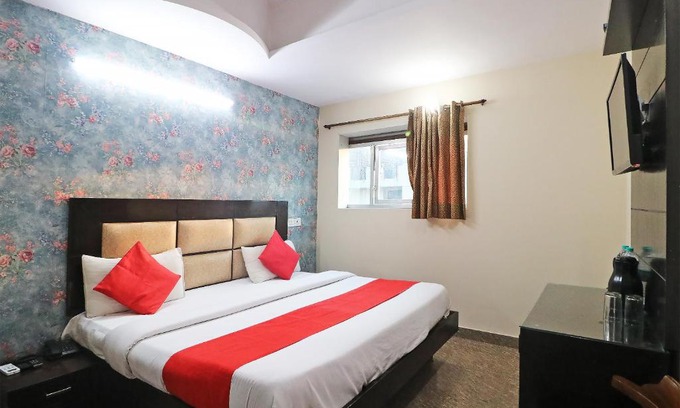 Jangpura Casa | Hotel Westend Holiday Home 5 mint from Nizamuddin Railway Station