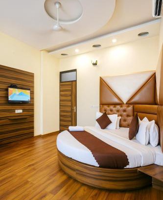 Chandigarh Hotel | Hotel Woodcrest by Sidham Group ! Comfortable and Peaceful Stay ! Top Rated ! Preferred Hotel Chain