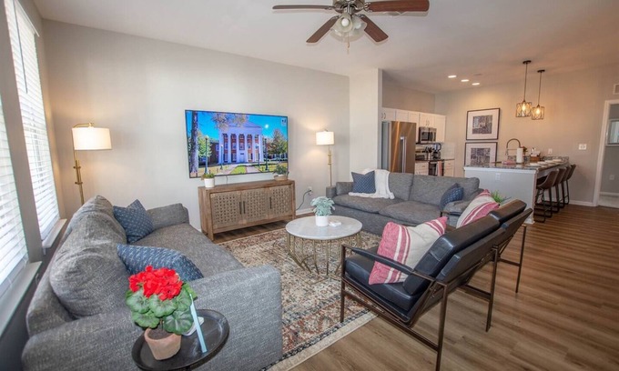 Oxford Cabaña | Hotty Toddy Hideaway - Modern Cottage!