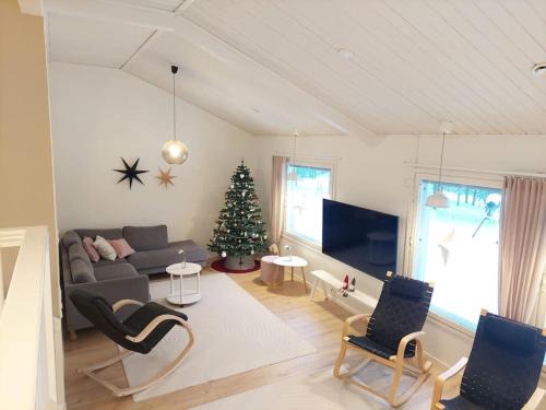 Rovaniemi Villa | House between pines 5-bedroom house with 3 toilets