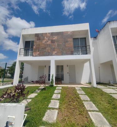 Jimenez Casa | House in front of the Maya Playa del Carmen train
