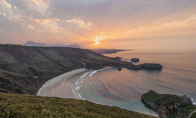 Niembro Casa | Casa en Llanes al lado de la playa, Niembro. Parking privado y vistas