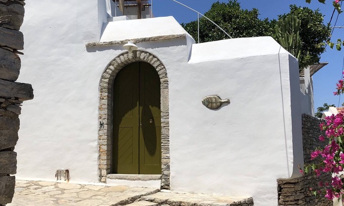 Symi Villa | CASA DE PERSONAJES EN EL CORAZÓN DEL PUEBLO HISTÓRICO DE SYMI