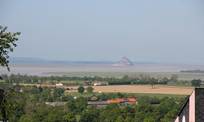 Le Val-Saint-Pere Casa | Casa con vistas a la bahía del Mont Saint Michel. 4/10 personas. tenis privado.