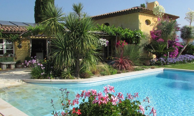 Valbonne Villa | Encantadora villa con piscina, jardín exótico, calma, magnífica vista.