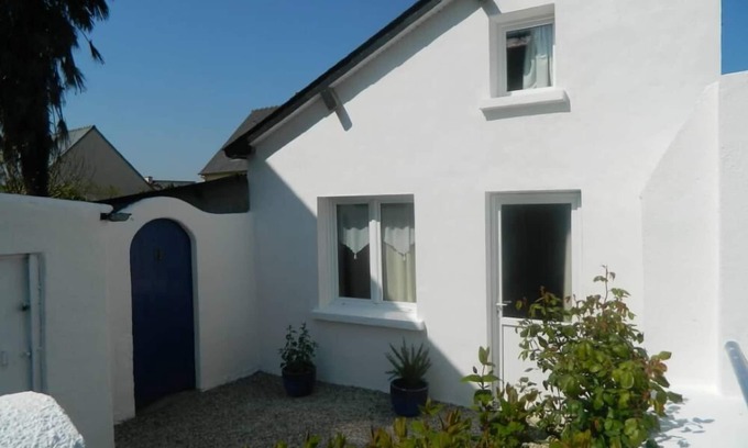 Saint-Meloir-des-Ondes Casa | House with terrace, quiet location between Saint Malo & Cancale, near Mont-st-Michel.