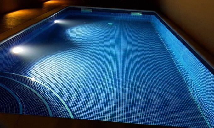 Calella Casa | Casa con piscina céntrica, barbacoa, wifi, a.a. y 300m de la playa