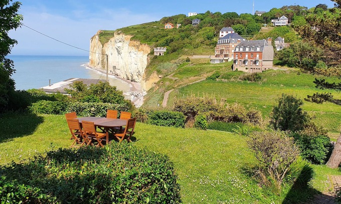 Saint-Pierre-en-Port Casa | House with exceptional sea view and beach on foot for 7 people