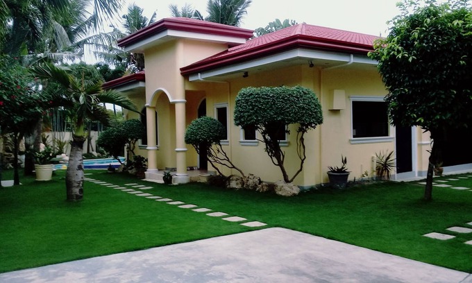 Suba Basbas Complejo | Casa Con Bonito Jardín Y Gran Piscina Privada En Renta