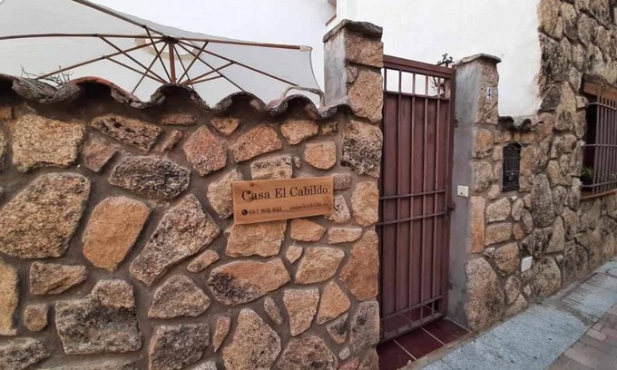 Piedralaves Casa | Casa con patio y chimenea en Piedralaves