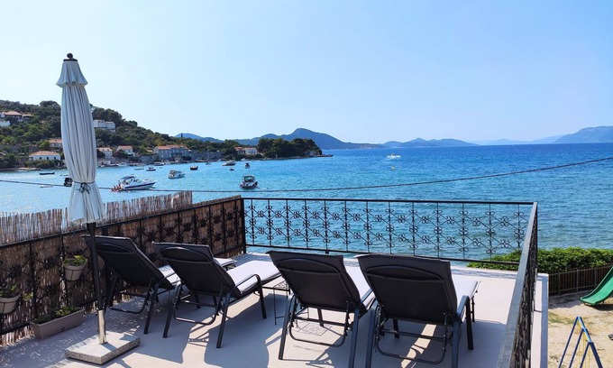 Kolocep Island Casa | Casa con vista al mar en una isla tranquila.