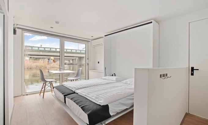 Stadionbuurt Alquiler De Eote | HouseBoat the NEW LAKE