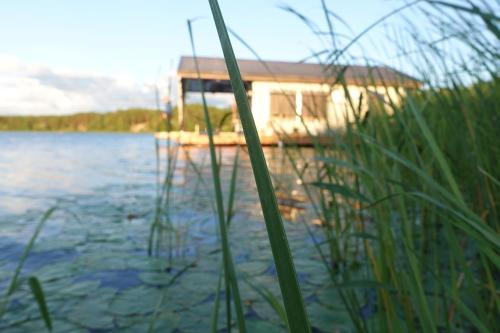Jurmala Alquiler De Eote | Houseboat "Upes Nams"