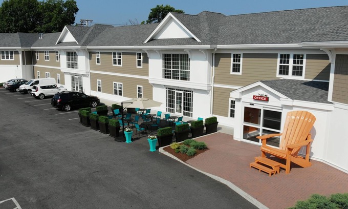 Wollaston Hotel | Howard Johnson by Wyndham Quincy/Boston