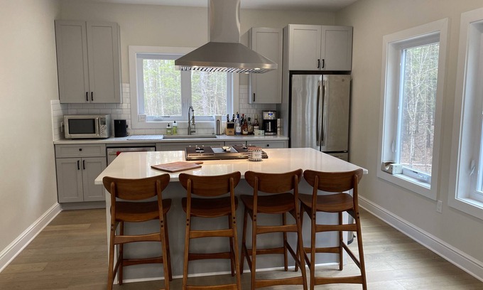 Mount Marion Casa | Hudson Valley Evergreen Treehouse