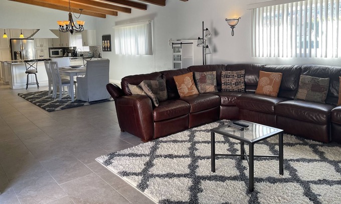 La Puente Casa | Huge Backyard sparkling pool