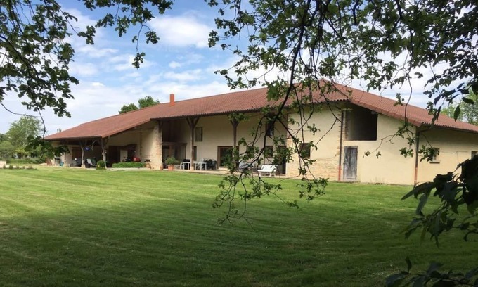 Attignat Casa | Enorme propiedad confortable con calma solo para ti (1.4 ha + piscina)