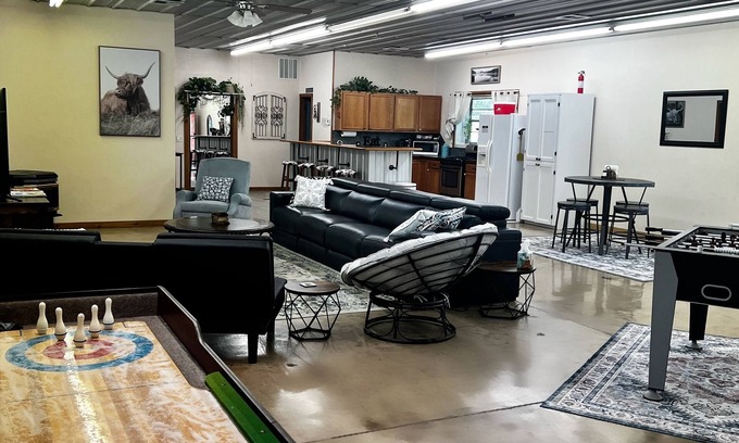 Stillwater Casa | HUGE Gameroom-Style Barndo in the countryside, minutes to Lake McMurtry & OSU!