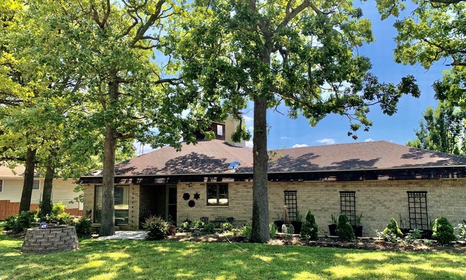 Warsaw Casa | Huge Lakeview|Unique Retreat on Truman Lake|Outdoor Firepit/180°IndoorViews