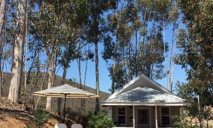 Vista Casa | Hummingbird Cottage un retiro de estilo de granja