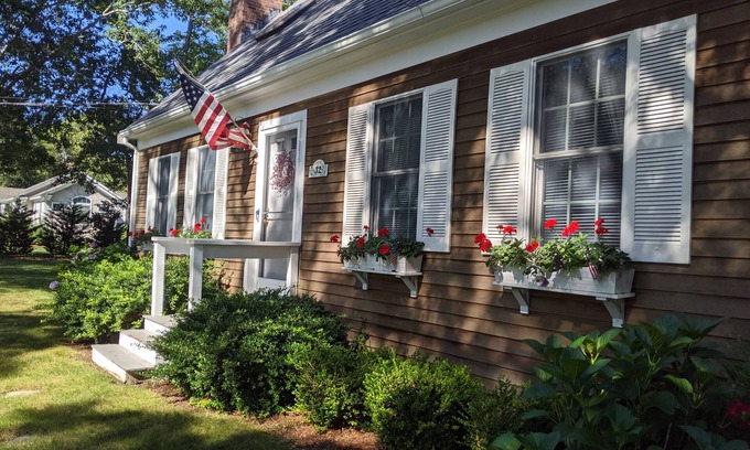 West Hyannisport Casa | Hyannisport 3br / 2ba, A / C, .5mi de playa privada, pase de playa de la ciudad.