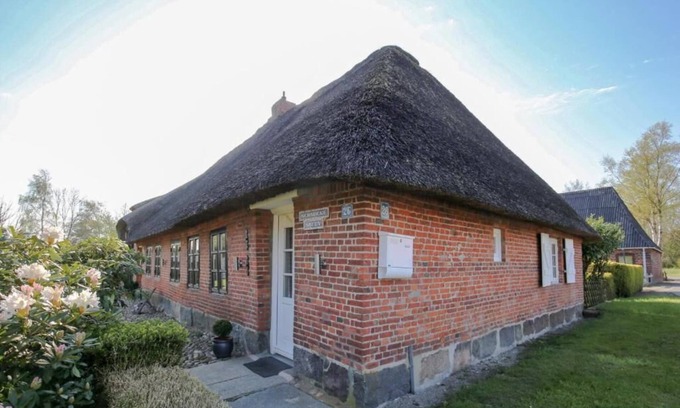 Rantrum Apartamento | Hygge vacation apartment Reetdachtraum Husum (5km) / Friedrichstadt /7km)