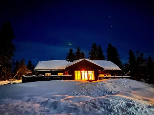Nord-Aurdal Casa | HYTTEEVENTYR I VALDRES MED JACUZZI, 5 soverom, alpinbakke og skiløyper like ved!