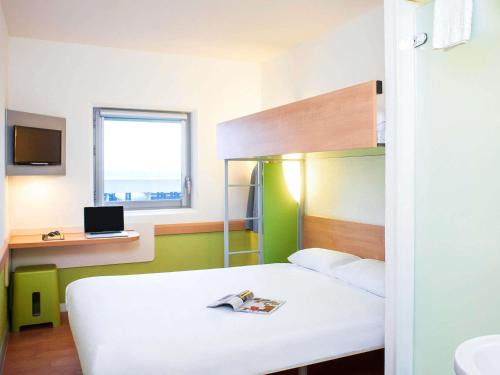 Little Hay Hotel | ibis budget Birmingham Airport Terminal Building - NEC