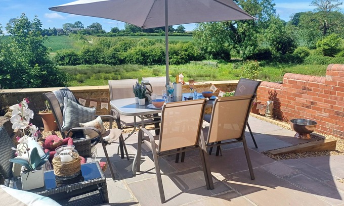 Thorner Cabaña | Ideal for small groups - Thorner/ Leeds 3 Bed cottage - with fantastic views