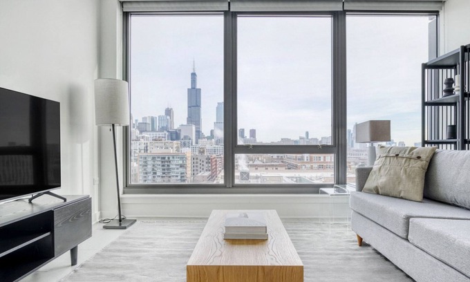 West Loop Apartamento | Ideal West Loop 1BR w/ Pool, Coworking & Gym, 1 block to L, by Blueground