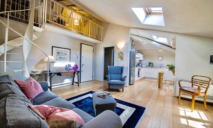 Lucca Historical Center Apartamento | Bonito y nuevo apartamento frente a las murallas, aire acond.Parking aire 100m