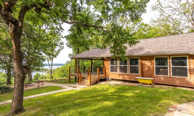 Mountain Home Cabina | Idle Awhile Cabin on 36 Acres – Luxury Meets Historic Charm in the Ozarks