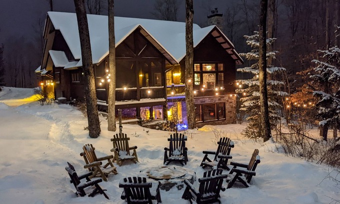 Boyne City Casa | Idlewood Cabin: True Ski-in/out house w/hot tub, Pet Friendly!