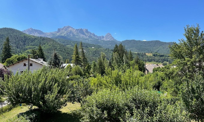 Barcelonnette Apartamento | ENFRENTANDO LAS MONTAÑAS no pasó por alto T2 *** en el JARDÍN en el 1er piso de un CHALET