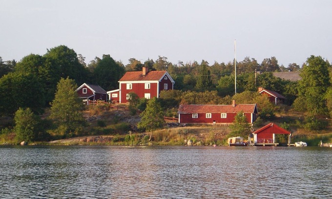Vastervik Municipality Casa | En medio del archipiélago, justo en el agua, encontrarás el idílico patio Udda Gård