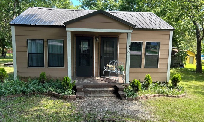 Cotter Casa | Pescador y apto para familias, en la ciudad, patio grande, cerca de ríos y lagos