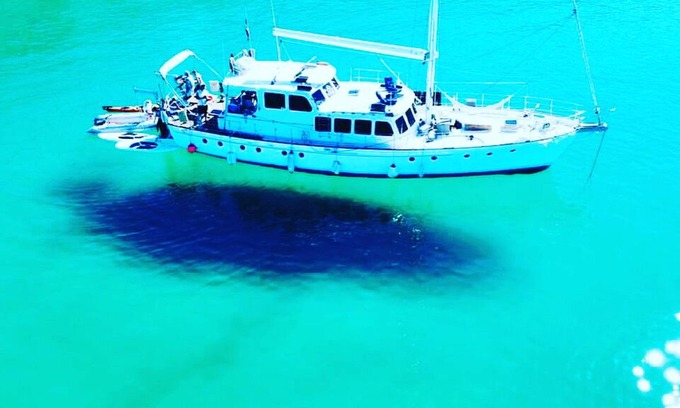 La Paz Alquiler De Eote | Pasar la noche en el agua, hacer una excursión de un día o alquilar una isla durante la noche.