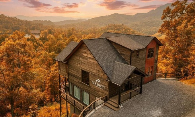 Wears Valley Cabina | Incredible Sunsets | Heated Pool | Designed 4 FUN