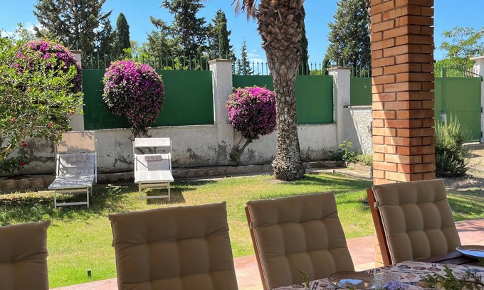 Terra Mala Villa | Independent villa within walking distance of the sea.