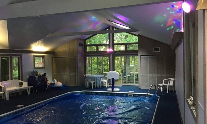 Vermilion Casa | INDOOR POOL, game room, 6 BRs, 4.5 bath, sleeps 14, wheelchair access, pets ok!