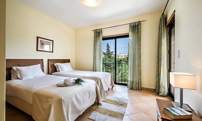 Praia da Luz Hotel | Indulge in Home-Like Comfort! Outdoor Swimming Pools, Close to Burgau Beach!