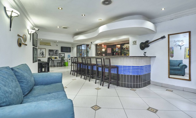 Greater Johannesburg Metropolitan Area Hotel | Inn & Out Sandton Park