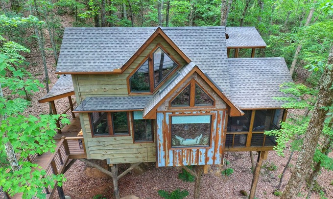 Cherry Log Cabina | Inn The Ravine Luxury Treehouse * bañera de hidromasaje, chimenea, fogón, aislado *