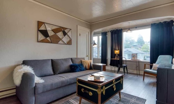 Coos Bay Apartamento | #InvestREPM Historic Apartment Near Downtown