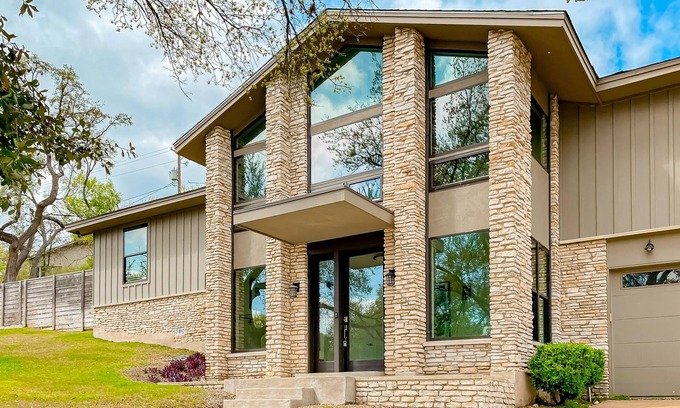 Westwood Casa | Inviting home with enclosed yard, full kitchen, patio, & W/D