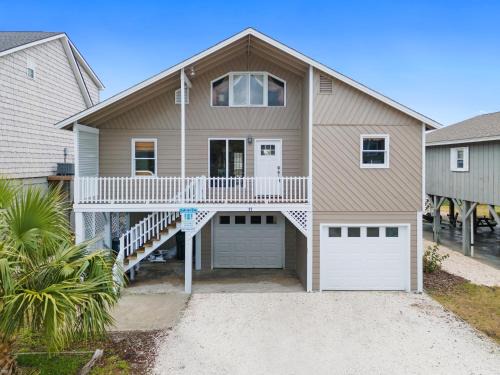 Ocean Isle Beach Casa | Isle Of A Time Brunswick Vacation Rentals Canal front with Boat slip