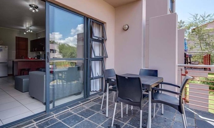 Greater Johannesburg Metropolitan Area Hotel | Jackal Creek Self-Catering Apartments