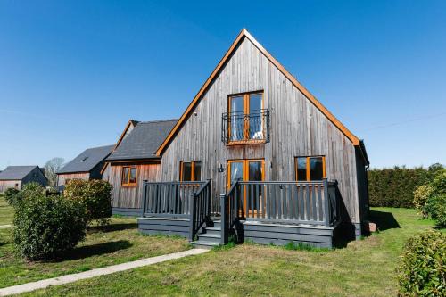 Brigg Casa | James Ville Marina, Lodge 9