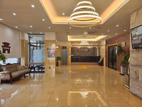 Jeonju Hotel | Jeonju Pungnam Family Hotel